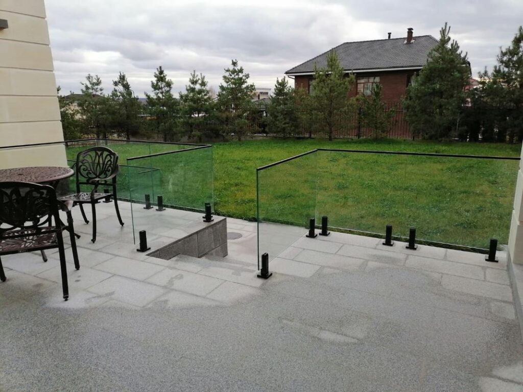 ограждение из стекла для террасы